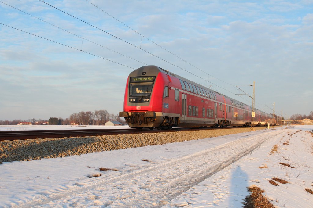 Die Regionalbahn von Mnchen nach Salzburg kurz vor dem Halt im berseer Bahhof.
Aufgenommen am 21.02.12.