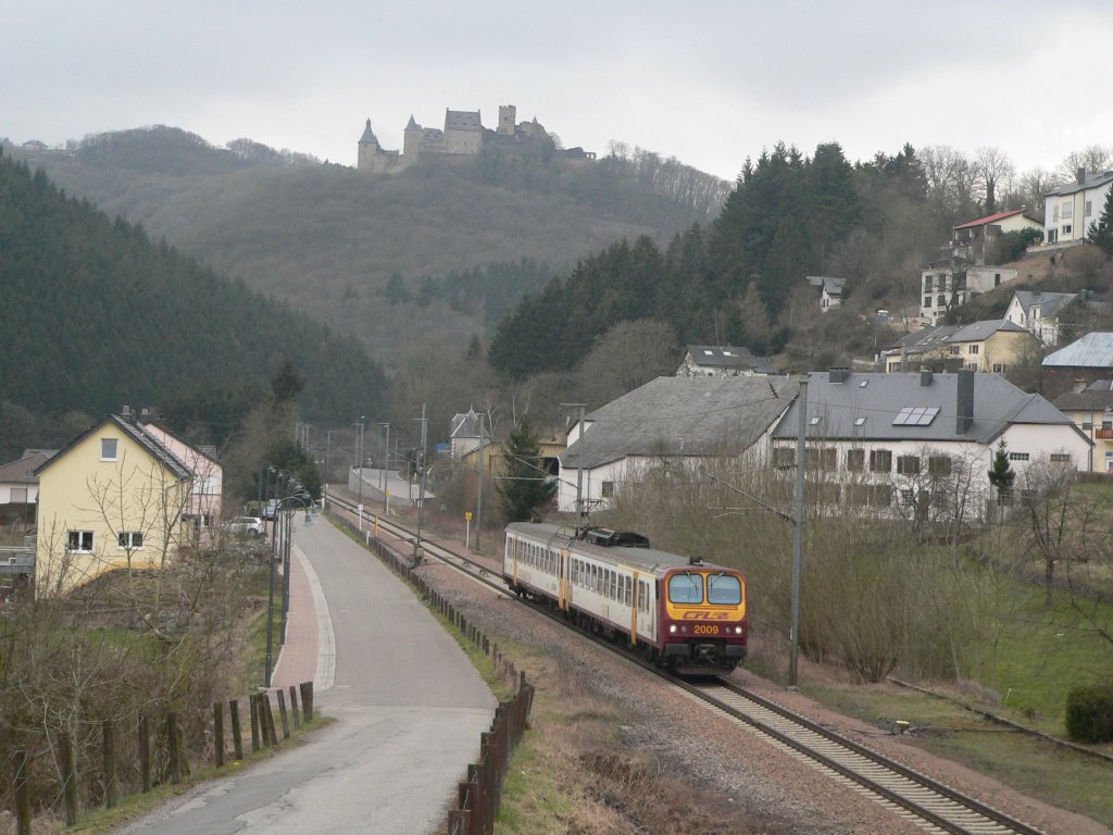 Die Regionalbahn nach Luxemburg kurz vor der Ankunft in Michelau. Fahrzeug 2009, 6.4.2013