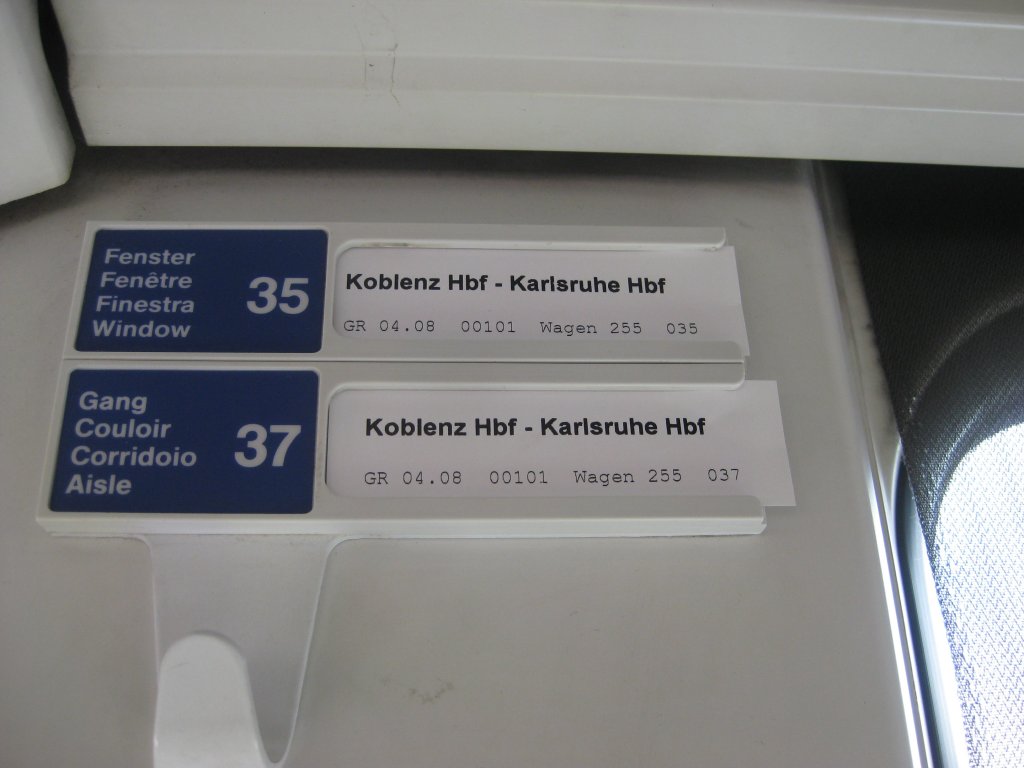 Die Reservierungsschilder im EC 101 in Wagen 255 von Hamburg-Altona nach Chur. Ich sa auf Platz 35 am Fenster und war am 04.08.2010 mit einer Gruppe unterwegs.