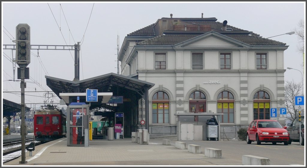 Die RHB hlt am Hausbahnsteig Gleis 1 in Rorschach. (10.03.2010)