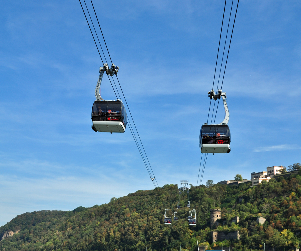 Die Rheinseilbahn in Koblenz als Verbindung zwischen 2 Buga-Gelnden (Festung Ehrenbreitstein und Konrad-Adenauer-Ufer) - 29.09.2011