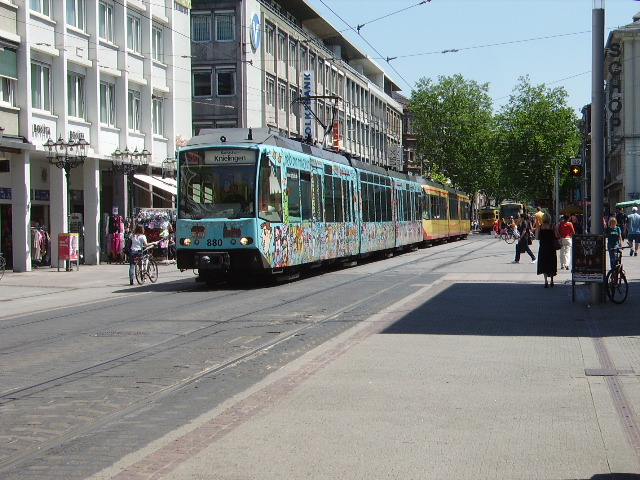 Die Rizzi Bahn der AVG am Marktplatz in Karlsruhe am 14.06.09