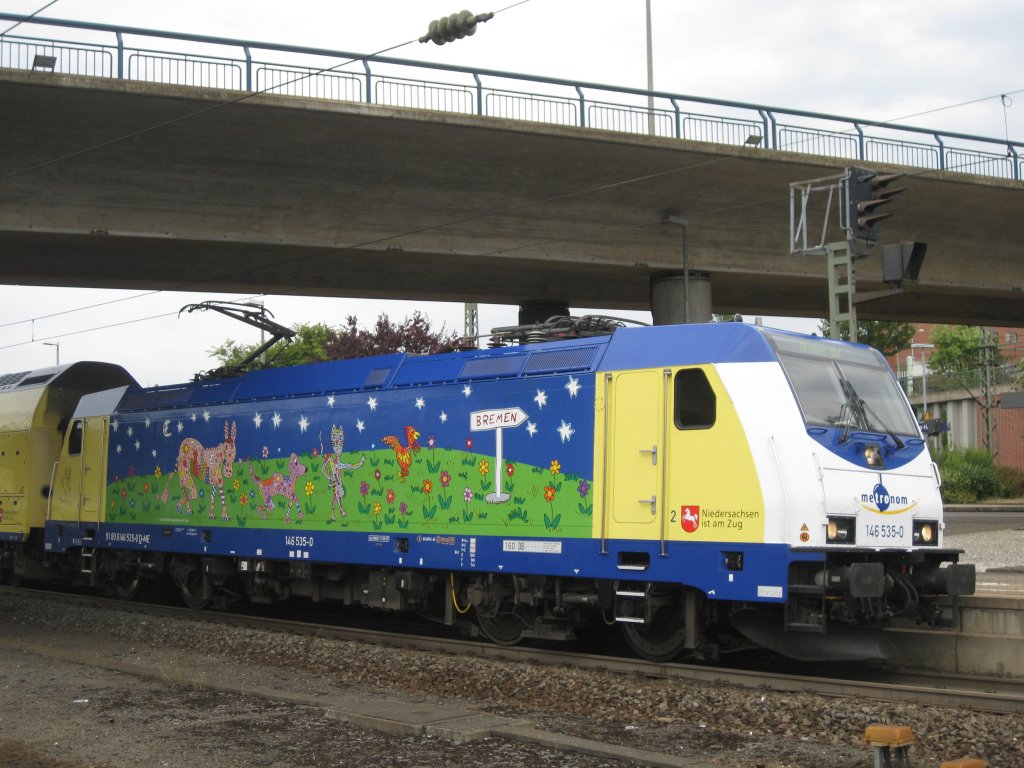 Die  RIZZI-Lok  146 535-0, die am 31.7.10 mit MEr36523 nach Lneburg Hamburg-Harburg Richtung Gbf. Maschen verlie.