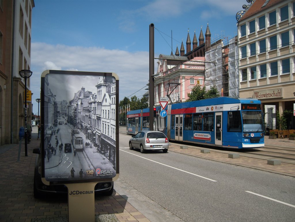 Die RSAG macht z.Z. mit historischen Fotos der Rostocker Innenstadt auf das 130jhrige Jubilum der RSAG aufmerksam. So auch in der Steinstrae kurz vor dem Neuen Markt, dessen Zustand 1930 dort dargestellt ist.
31.07.2011