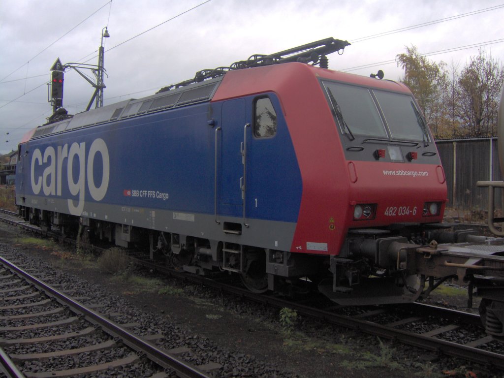 Die Rckansicht einer BR 482 der SBB.