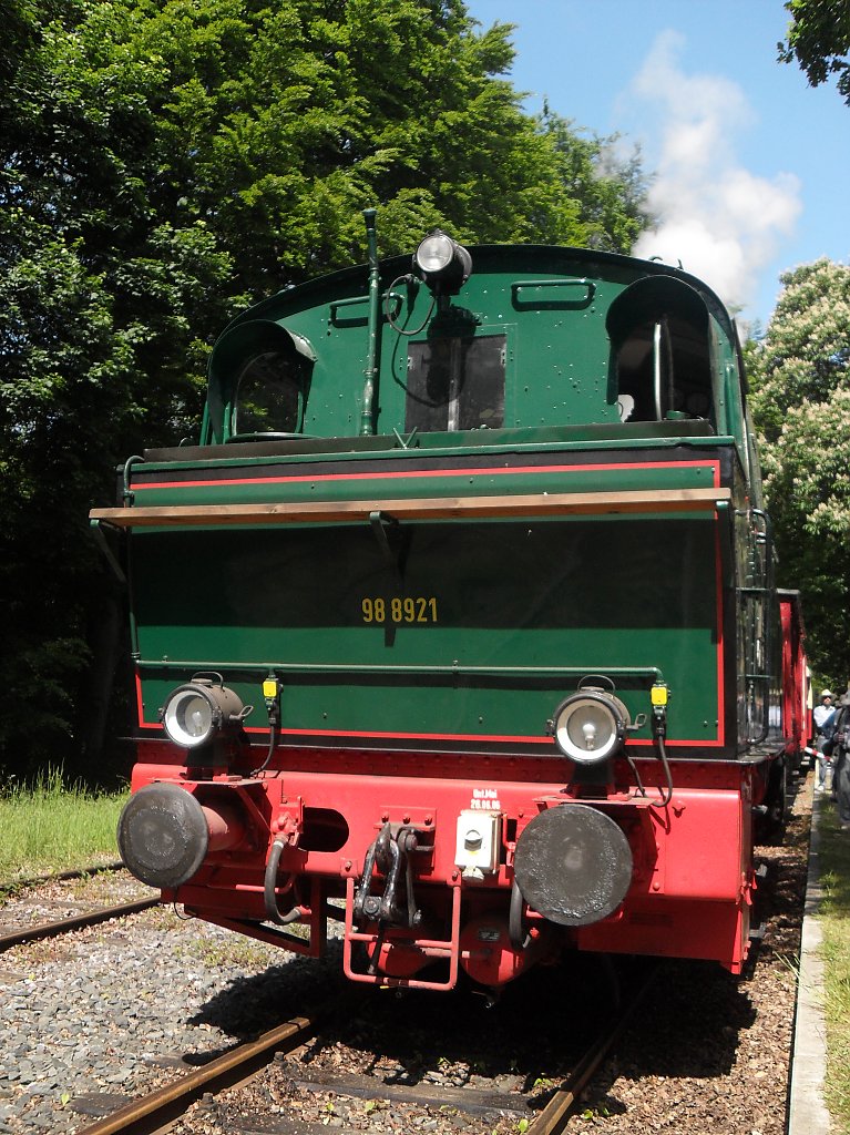 Die Rckansicht der Lokomotive 98 8921  Graf Bismarck XV  der Museumsbahn  Schluff .