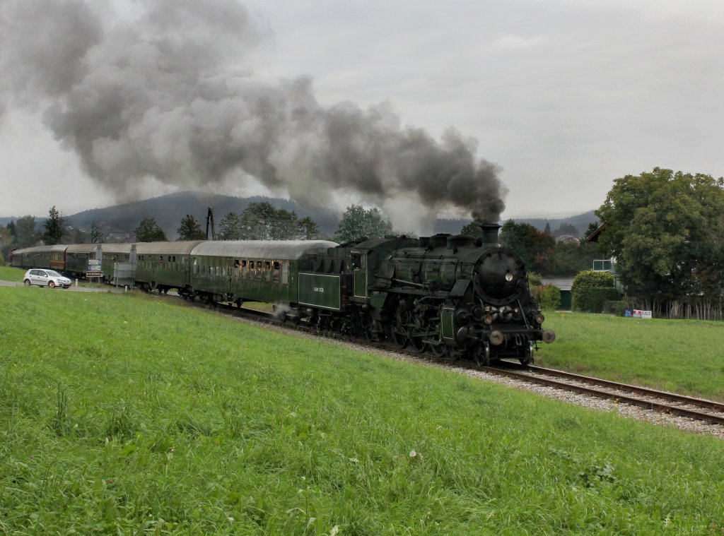 Die S 3/6 3673 mit einem Sonderzug nach Nrdlingen am 29.09.2012 unterwegs auf der Ampflwanger Museumsbahn.