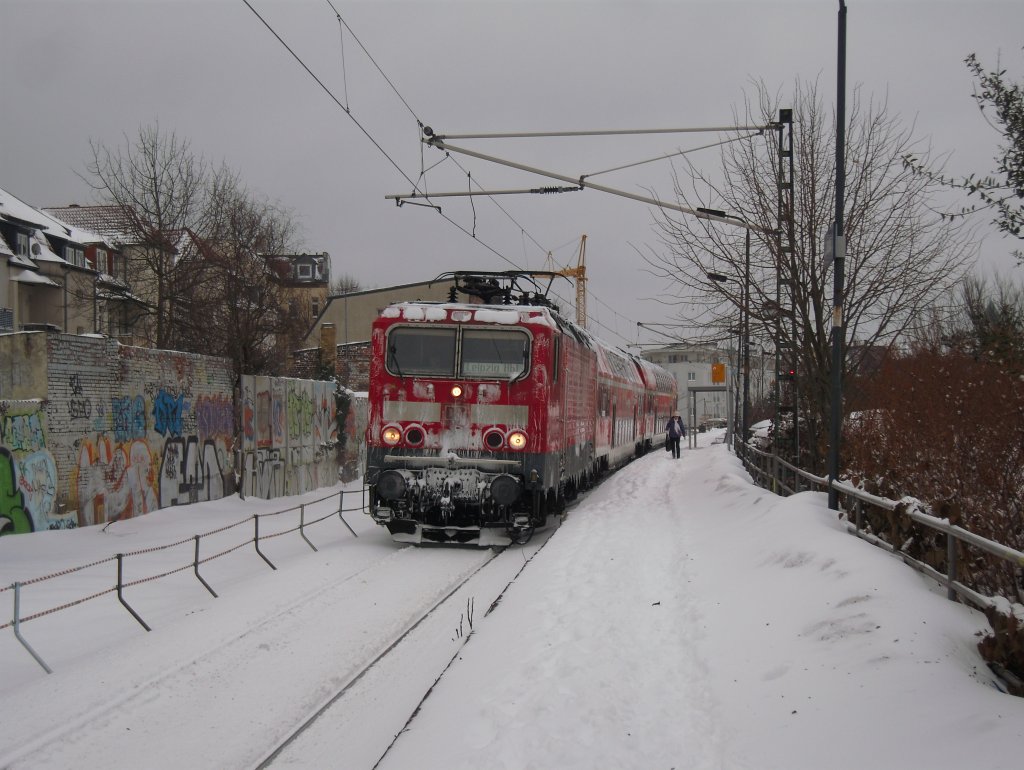 Die S-Bahn Leipzig fuhr am 25.12.2010 sehr zuverlssig. Lediglich 5 min Versptung hatte 143 283 am Hp Lindenau mit der S1 Richtung Leipzig Hbf
