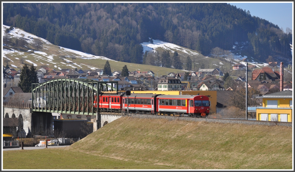 Die S11 2116 nach St.Gallen hat soeben die Sitter in Appenzell berquert. (13.03.2012)