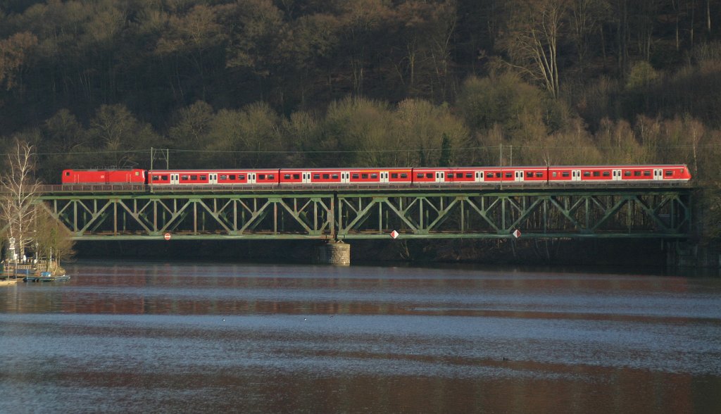Die S6 am 23.3.11 nach Essen Hbf in Essen-Kettwig