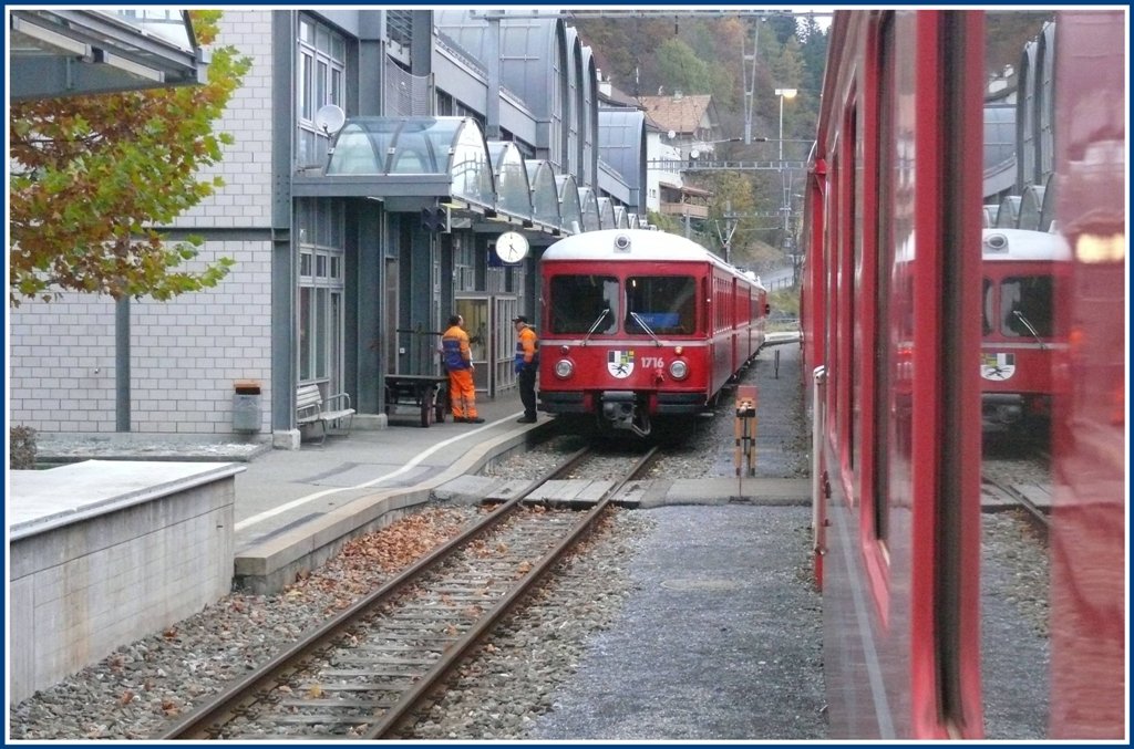 Die S9 nach Chur startet in Thusis. (11.11.2009)