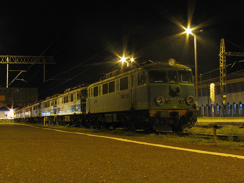 Die Sammlung der  07 -Loks. EU07-232, EU07-305, EU07-529, EP07-345, EP07-1040, EU07-199, EP07-1059 und EP07-1069 bernachten mitten im Bahnhof Bydgoszcz Głwna am 19.09.2010