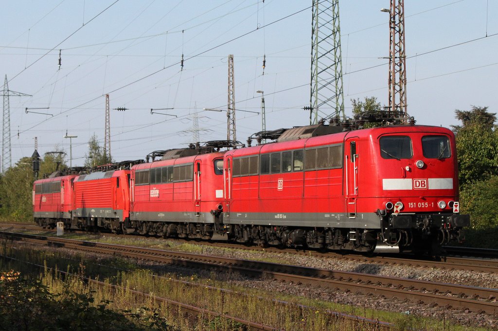 Die Schlusslok des Lokzuges war 151 055.Zuglok war 151 065 dahniter 189 021 und 151 070.Hier am 25.9.11 in Ratingen-Lintorf