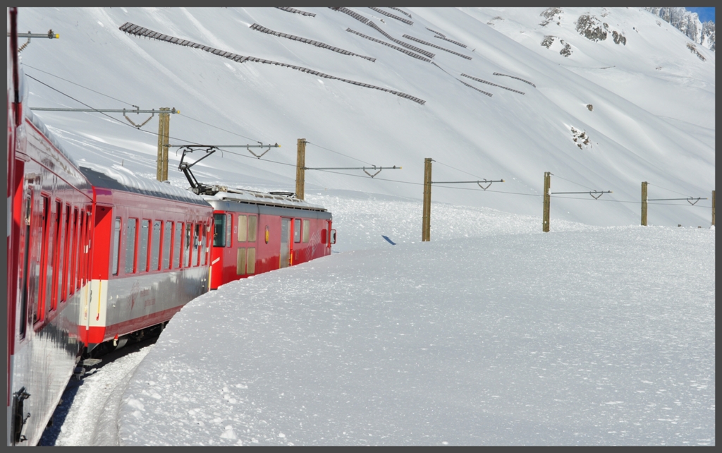 Die Schneeverwehungen oberhalb Ntschen werden immer hher. (10.01.2012)