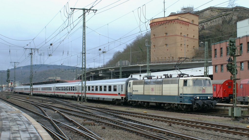Die schne 181 211-4  Lorraine  mit ihrem IC 338 nach Luxembourg wartet am 20. Mrz 2010 in Koblenz Hbf auf die Abfahrt.  
