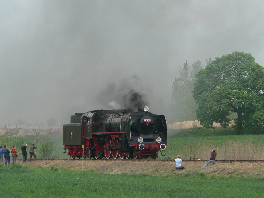 Die  schne Helena  Pm36-2 zeigte sich in den vorigen Jahren in einem grnen Kleid. Nun verhllt sie sich in elegant-klassischem Schwarz. 1.5.2010