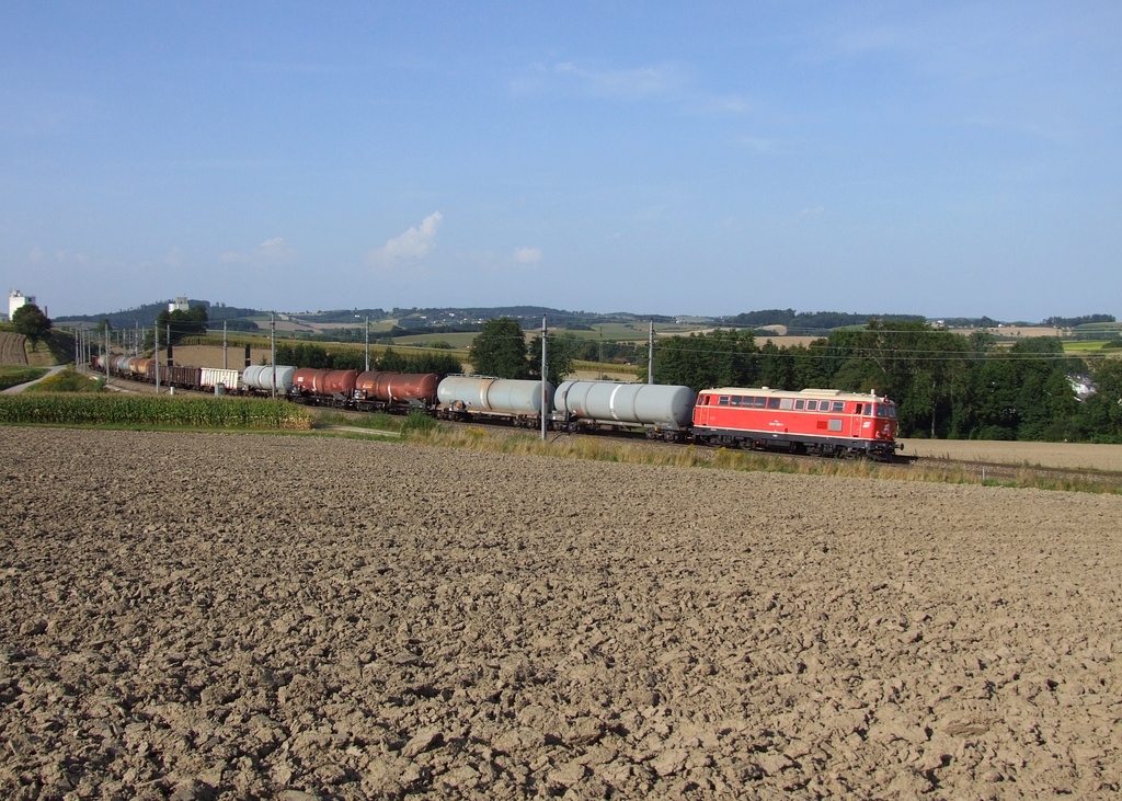 Die sch�ne Nostalgielok 2043 005 am NG 68807 Ried im Innkreis – Wels Vbf in Haiding. [23.08.12]