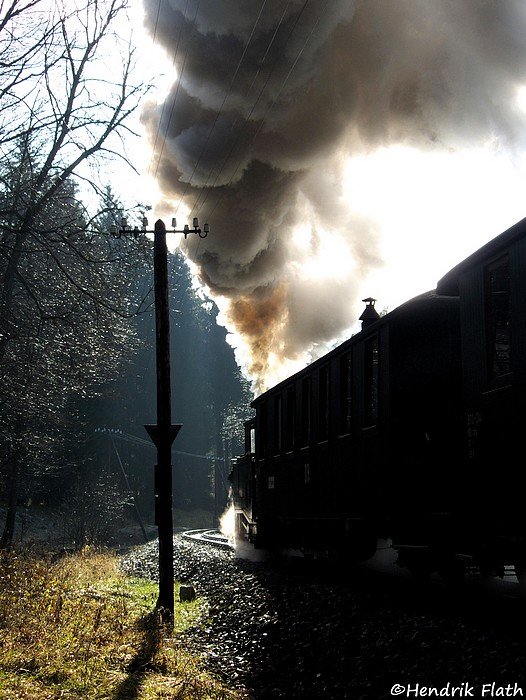 Die schon relativ tiefstehende Herbstsonne ermglichte diesen Nachschuss auf die I K Nr.54 am 07.11.2009 nahe des Hp. Schlssel.