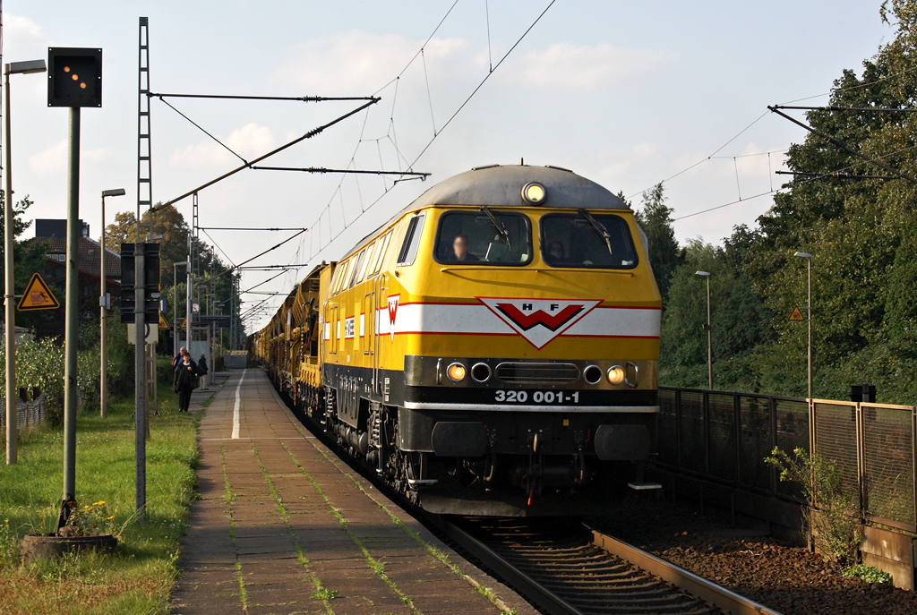 Die sechsachsige 320 001-1 von Wiebe durchfuhr am 16.09.2007 auf ihrem Weg nach Sden Tornesch. 