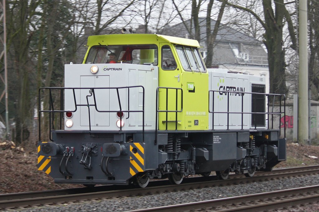 Die seit neustem in Captrain Farben fahrende TWE V157 fuhr am 12.3.12 als Lz durch Ratingen-Lintorf.