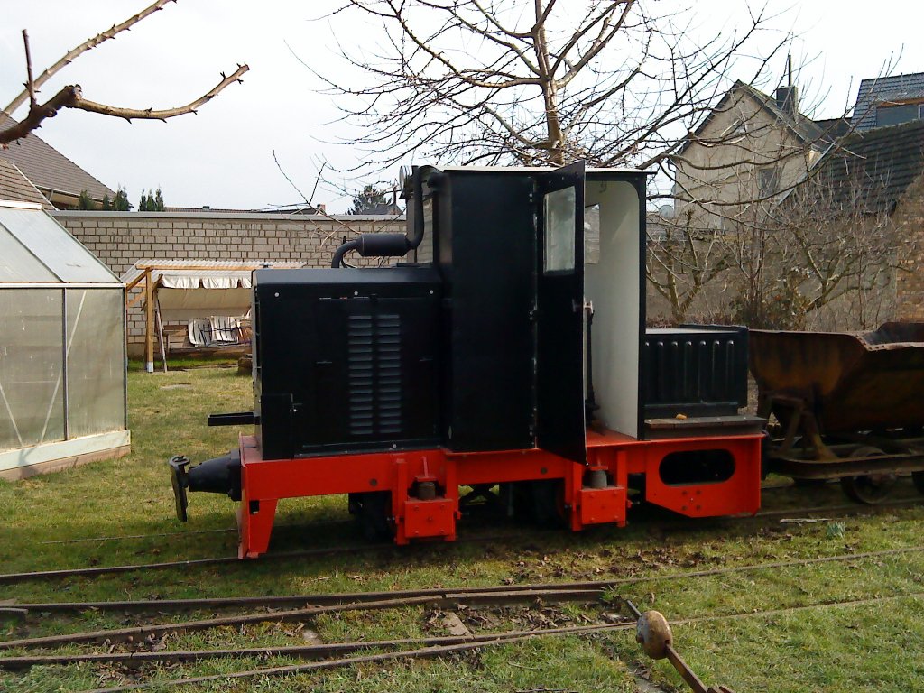 Die Seitenansicht einer Deutz/O&K Lok.