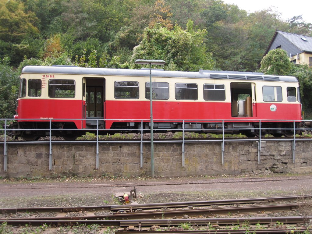 Die Seitenansicht eines VT 30 der Brohltalbahn.