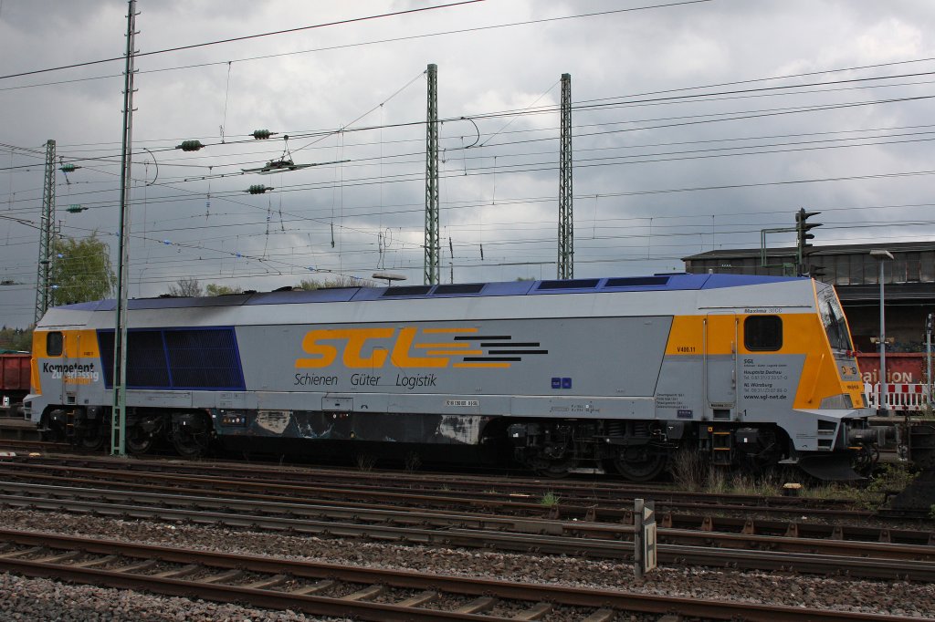 Die SGL Maxima V400.11 (263 002) stand am 22.4.12 abgestellt in Solingen Hbf.
