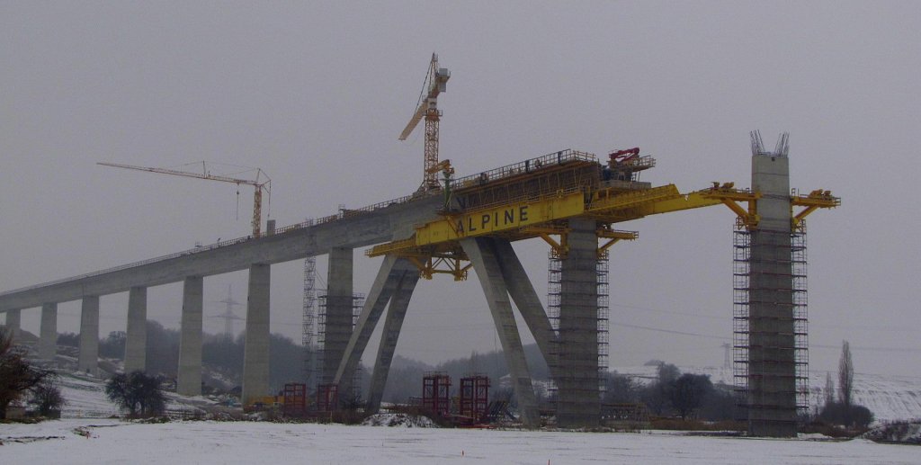 Die sich im Bau befindliche Unstruttalbrcke bei Wetzendorf fr die ICE-Neubaustrecke Erfurt - Leipzig/Halle; 21.01.2010