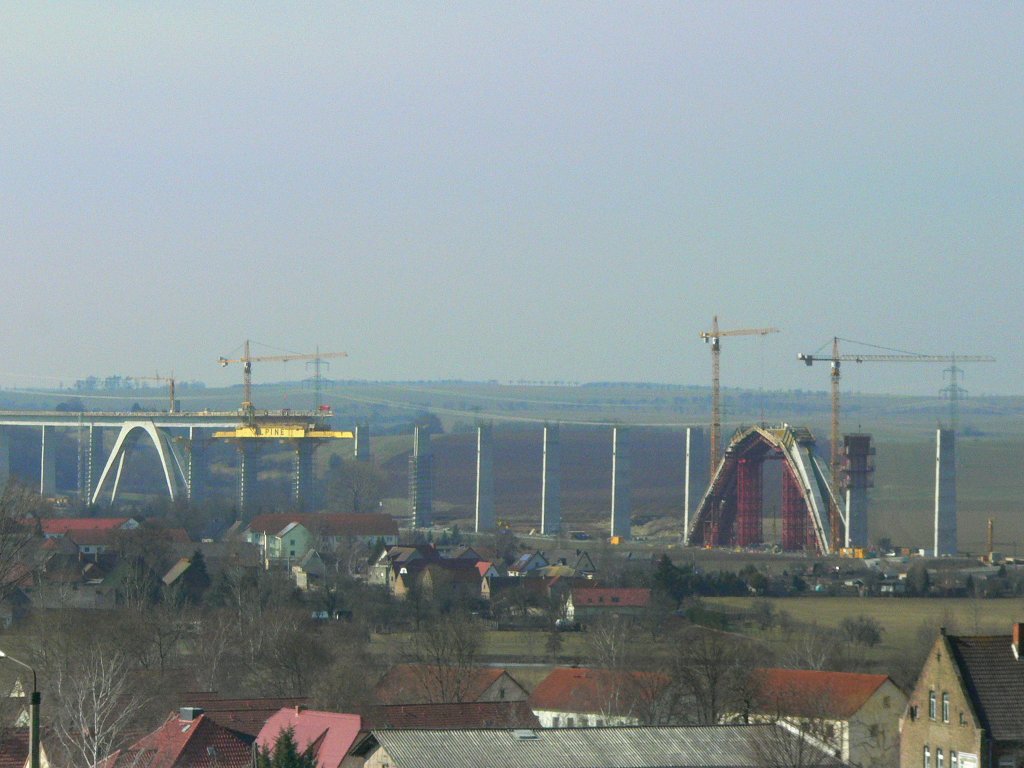 Die sich im Bau befindliche Unstruttalbrcke bei Karsdorf; 18.03.2010 
