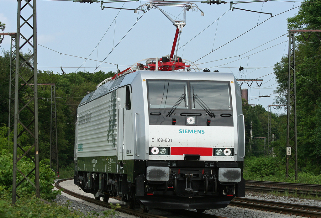 Die Siemens E 189 801 durchfhrt Duisburg Neudorf Lz am 25.05.2010