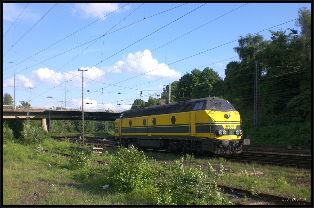 Die SNCB 5539 wartet auf Ausfahrt in Richtung Montzen (Belgien). 
Aufgenommen im Mai 2007 , Aachen Westbahnhof.
