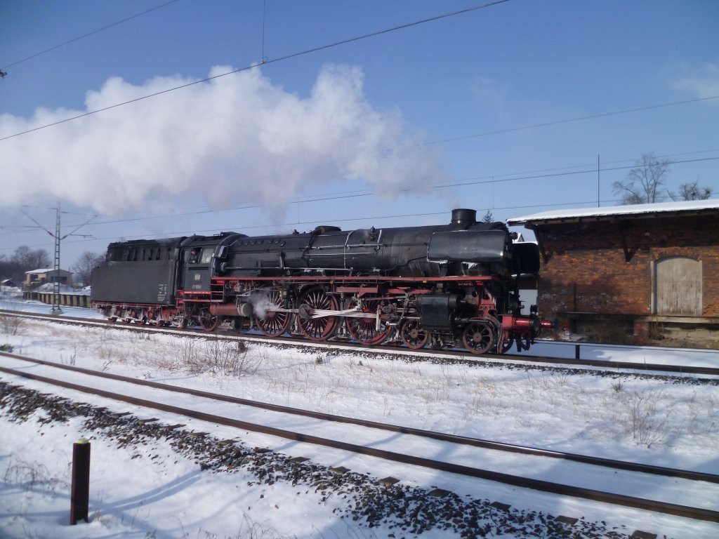 Die Sonderfahrt des UEF am 11.02.12 mit 01 1066 ins Erzgebirge. Die Fahrt ging nur bis Herlasgrn, wegen der Steckensperrung. Hier zusehen in Herlasgrn beim umsetzen.