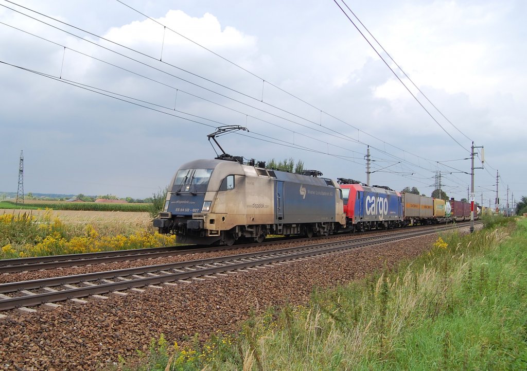 Die stark verschmutzte ES 64 U2-027 hat am 04.09.2010
einen Containerzug zum Transportieren gehabt und ist
dabei auch in Marchtrenk vorbeigekommen.