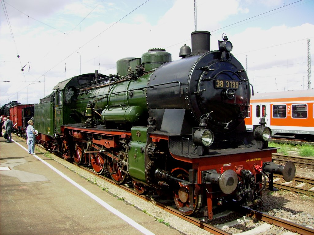 Die stolze 38 3199 konnte w�hrend des Bahnhofsfestes in Heilbronn, am 05.08.2012 zur 150-jahr-Feier der Hohenlohebahn, bestaunt werden.