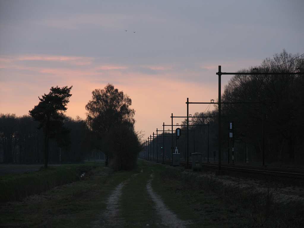 Die Strecke Eindhoven-Venlo in die Richtung von Eindhoven bei Deurne am 8-4-2012.