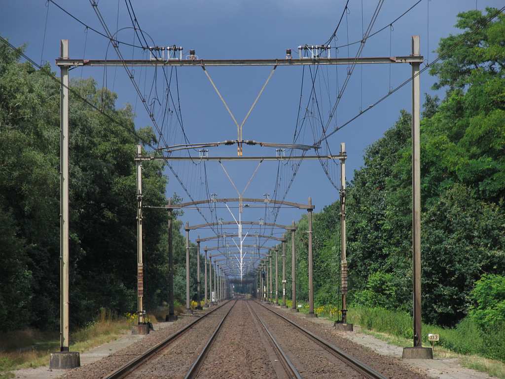 Die Strecke Eindhoven-Venlo in die Richtung von Eindhoven bei Vlierden am 19-7-2012.