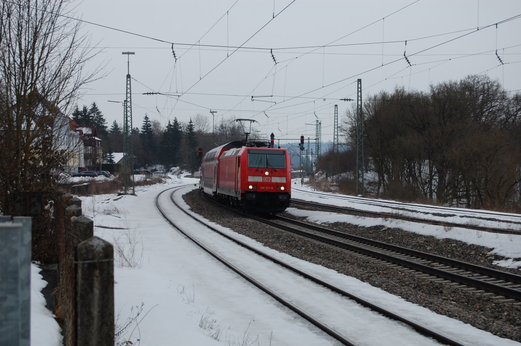 Die Stuttgarter 146 211-8 eilt am 19.2.2010 mit einem Regionalzug nach Stuttgart ihrem Zielbahnhof entgegen. Hier aufgenommen im alten Westerstetter Bahnhof.