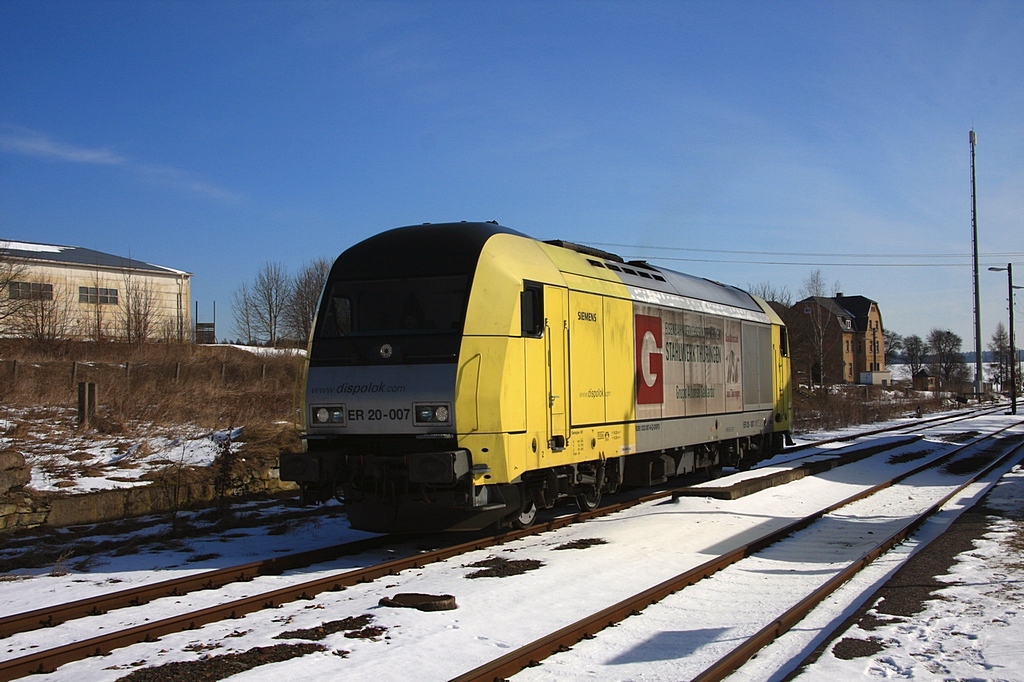 Die von SWT angemiete ER20-007 kam am 10.03.2010 allein als DGS48340 aus Cheb zurck, hier beim Kreuzungshalt im Bf Pllwitz. 