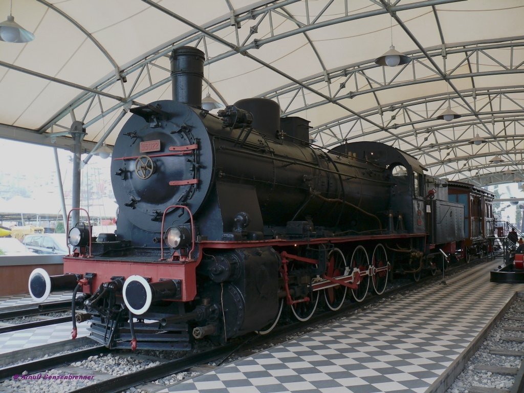 Die TCDD-55022 ist eine originale preuische G10 (Eh2-Gterzugschlepptenderlok), erbaut 1912 von Borsig in Berlin.
Istanbul - Rahmi M. Ko Industriemuseum
12.04.09