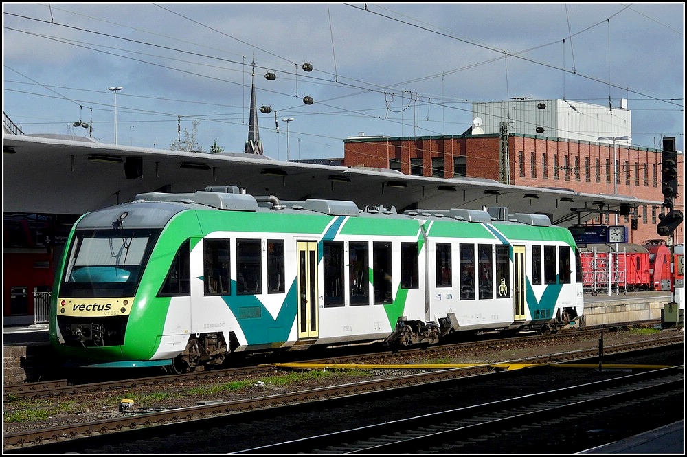 Die Triebzge der Vectus Verkehrsgesellschaft mbH sorgen fr farbliche Abwechslung im Hauptbahnhof von Koblenz. 10.09.2010 (Jeanny)
