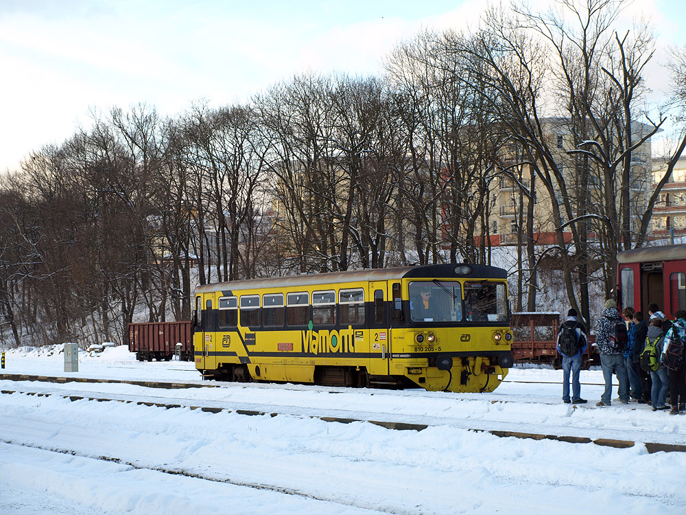 Die unsterbliche Baureihe 810 in Trutnov. 810.205 hat zwischen Trutnov und Svoboda nad pou gefahren. Der Wagen wurde schon ausgemustert. (10.12.2010)
