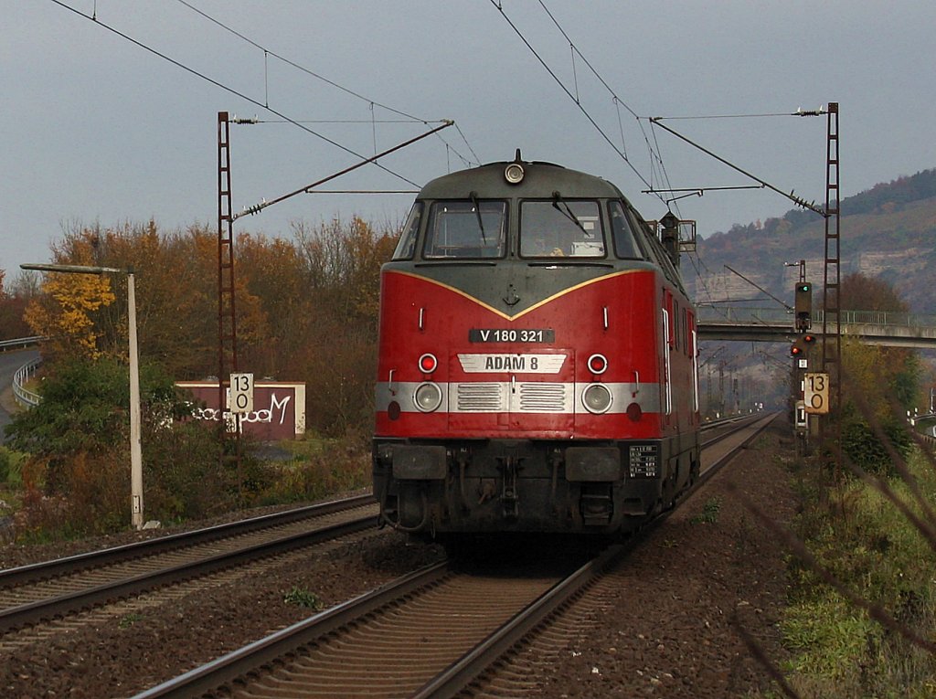 Die V 180 321 am 30.10.2010 unterwegs bei Th�ngersheim.