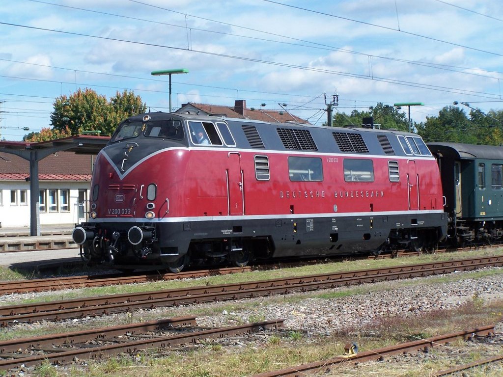 Die V 200 033 im Bahnhof Donaueschingen am 11/09/10.