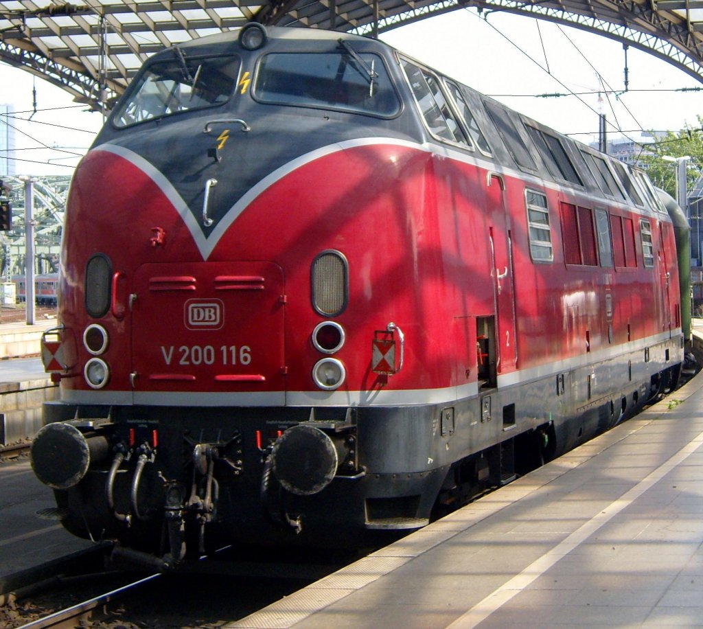 Die V 200 116 fuhr am 14.08.2010 aus dem Klner Hbf aus.