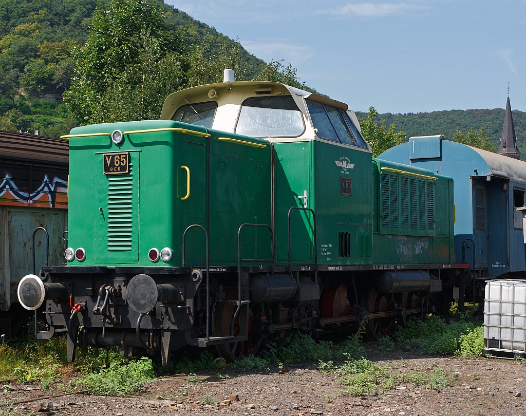 Die V 65  Inge  der der Brohltal Eisenbahn (BE), ex. V 65 TWE, D05 Ahaus-Enscheder Eisenbahn, am 18.08.2011 in Brohl-Ltzing auf der Gleisanlage. Die Lok ist eine Normalsprur Diesellok der Bauart D, und wurde 1958 von MaK unter der Fabriknummer 600 139 gebaut.