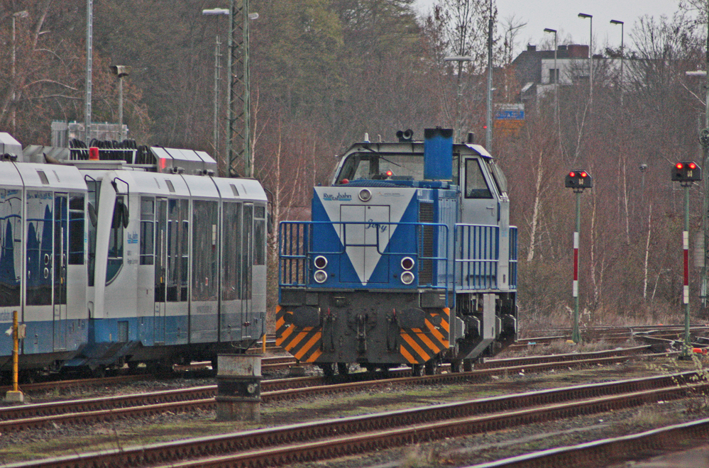 Die V151 der Rurtalbahn in Dren Hbf 28.3.10