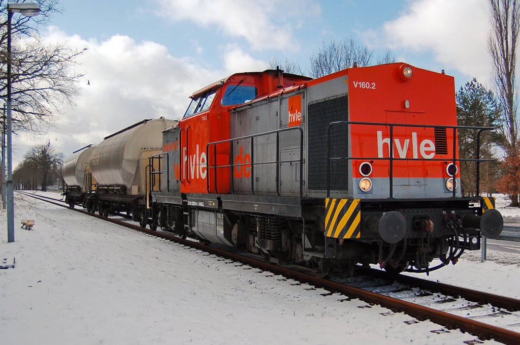 Die V160.2 (203 014-6) der hvle  Havellndische Eisenbahn AG  mit einem kurzem Kesselzug von Premnitz in Richtung Wustermark Gterbahnhof. Fotostandort Rathenow (Heidefeld). 15.03.2010