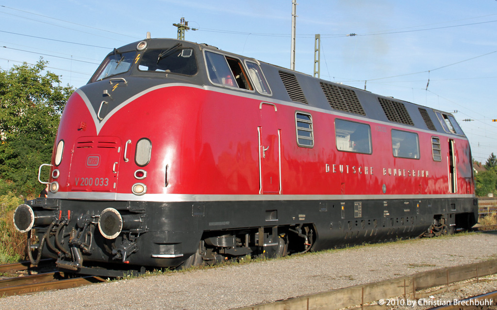 Die V200 033-5 ist in Haltingen bereit den Sonderzug am 11. Sept. 2010 zu bernehmen!