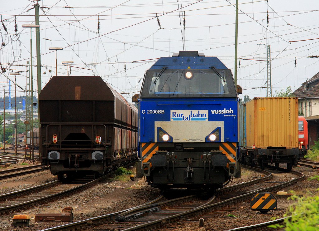 Die V203 von der Rurtalbahn rangiert in Aachen-West bei Wolken am 31.5.2012.