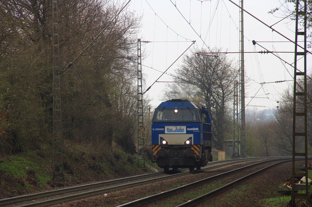 Die V206 von der Rurtalbahn kommt als Lokzug aus Aachen-West nach Montzen(B) und f�hrt gleich in den Gemmenicher-Tunnel hinein.
Aufgenommen Auf der Montzenroute bei Reinartzkehl Bei Wolken am 30.3.2012.